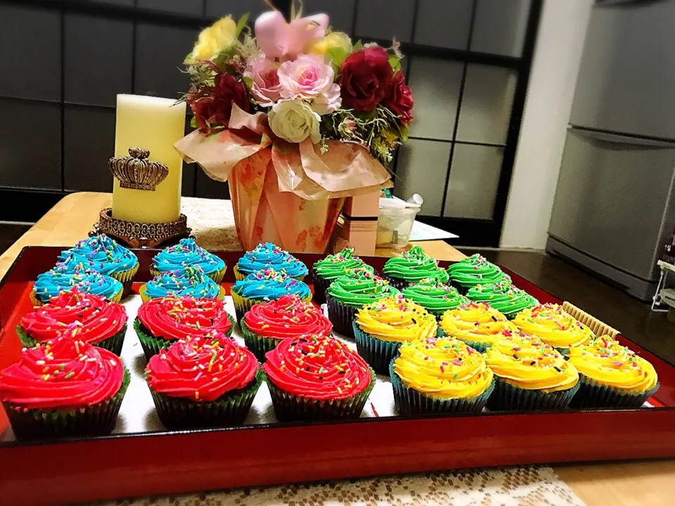 Snapdishの料理写真:Colorfull cupcakes|コンデス エリカさん