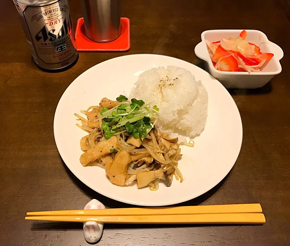 家にあるものでチャチャッと。

＊鶏胸肉とキノコの中華炒め
＊玉ねぎとパプリカのマリネ|ゆ吉さん