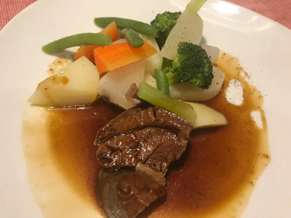 Snapdishの料理写真:すね肉の煮込み|お家でbar!さん