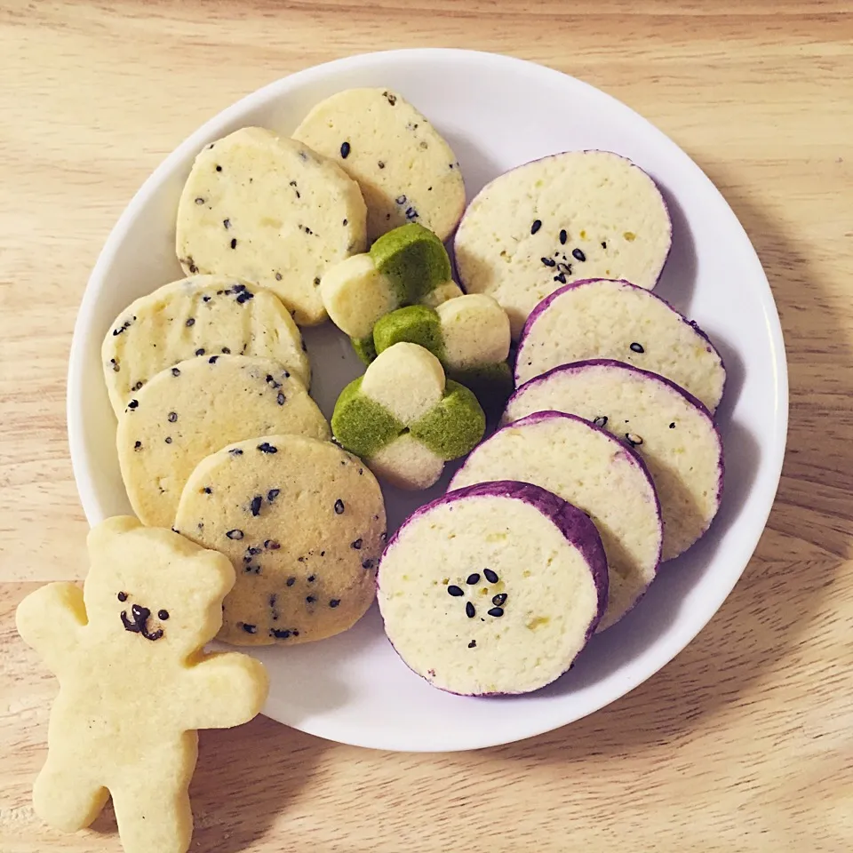 Snapdishの料理写真:おいもクッキーand黒ごまクッキー|たにもこさん