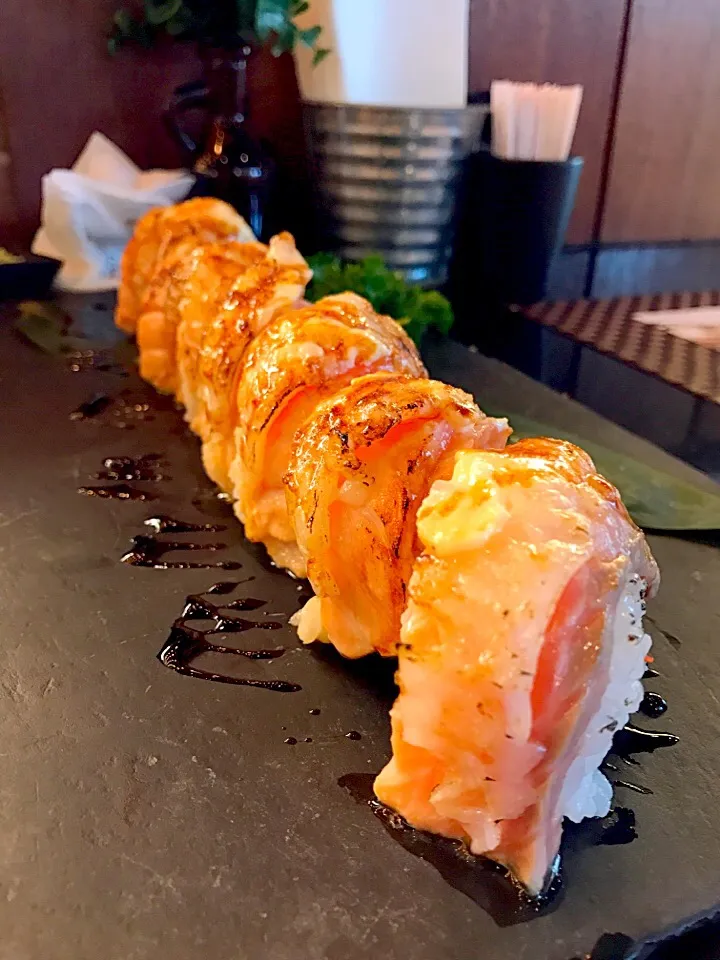 Salmon engawa roll|Werapol Swanpitakさん