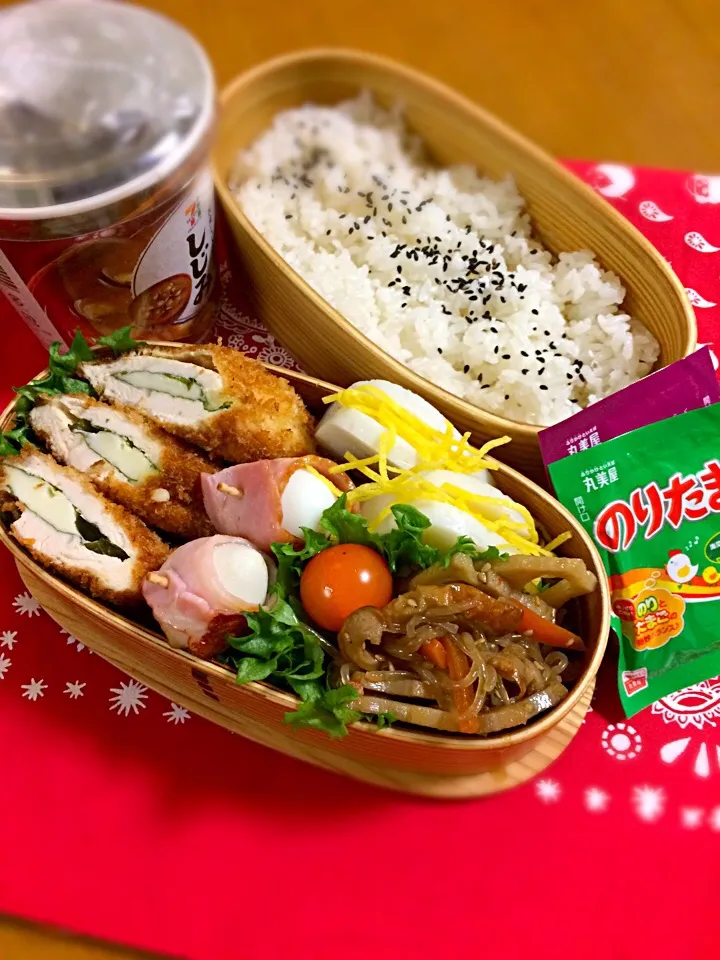 息子君弁当🎶
ササミチーズカツ
うずらベーコン
蒲鉾錦糸卵挟み
レンコンキンピラ
たまにはふりかけ|BooBooさん