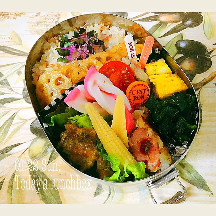 そぼろとれんこんの混ぜご飯弁当♡
おかずは牡蠣のオイマヨ焼き♡|mikiteeee52さん