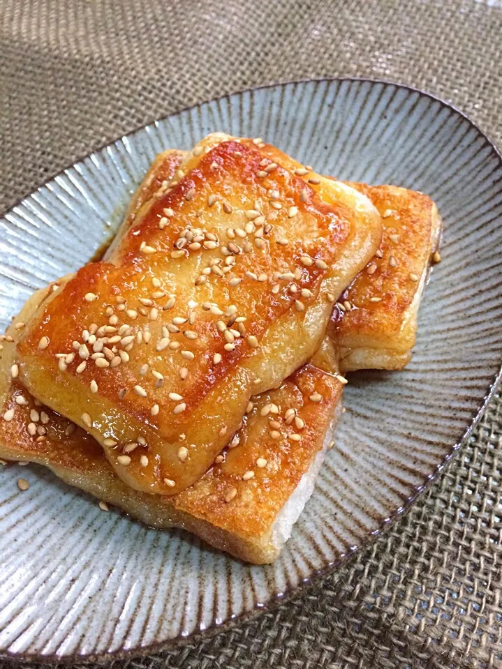 nonさんの料理 上沼恵美子が絶賛してた黒ゴマたっぷり甘醤油餅♡うふ、美味し😊|あまねこ🌿さん