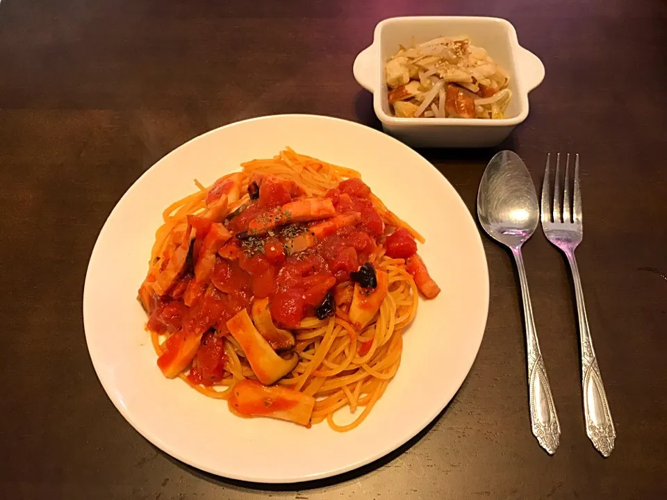 今日のランチ〜

＊ベーコンとエリンギのトマトパスタ
＊もやしとちくわの中華あえ|ゆ吉さん