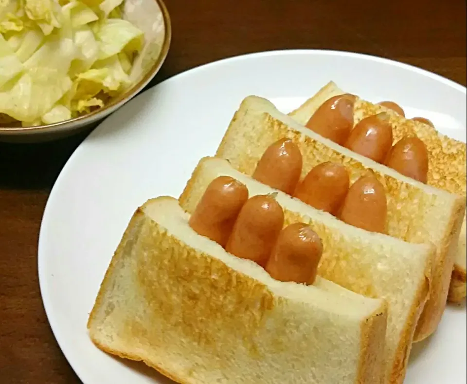 ソーセージトースト&キャベツのカレー炒め|あらいぐまのしっぽさん