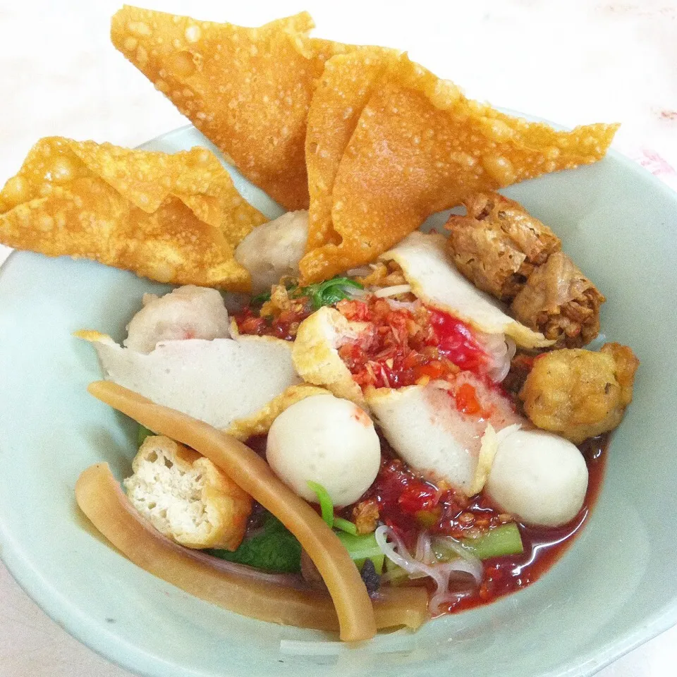 Snapdishの料理写真:Fishball YenTaFo noodles #eatinthai|Eat in Thaiさん