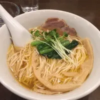 Snapdishの料理写真:醤油ラーメン広島牡蠣@安成|タカシさん