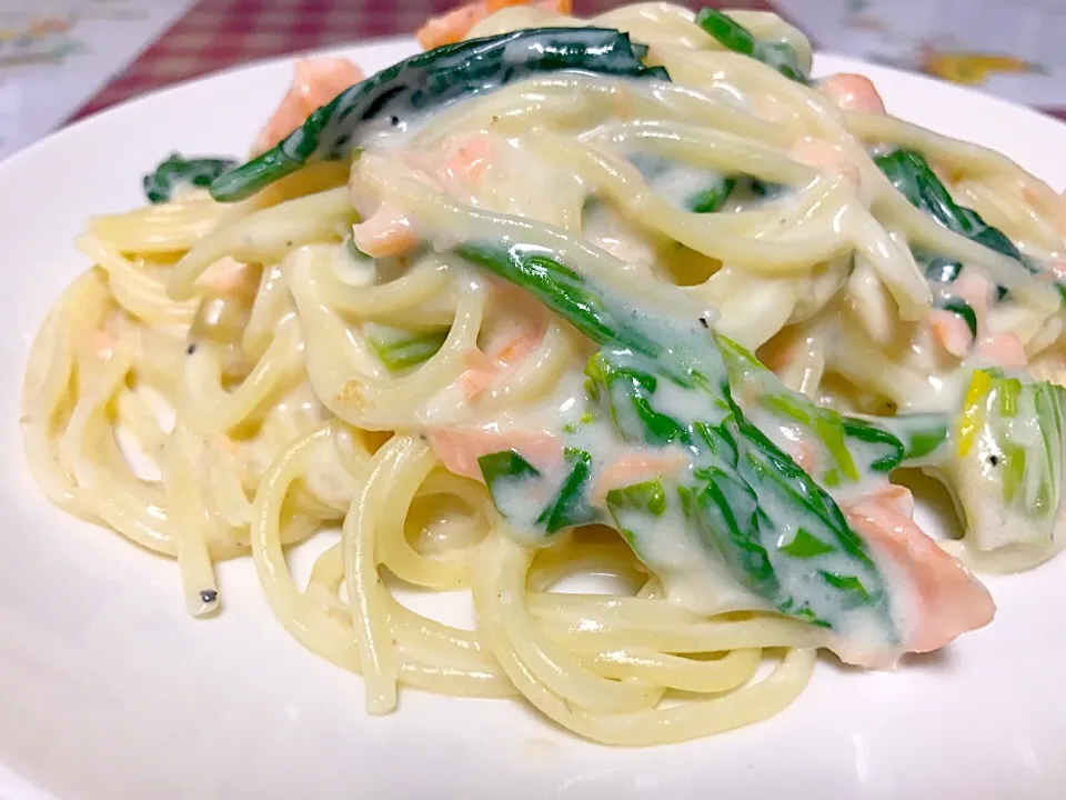 鮭とほうれん草の
クリームパスタ🍝
え？あれ？昨日は牡蠣とほうれん草のグラタンちゃうかった？🤣🤣🤣|Loveミニーさん