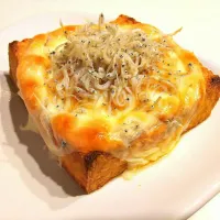 厚揚げのしらすチーズ焼き