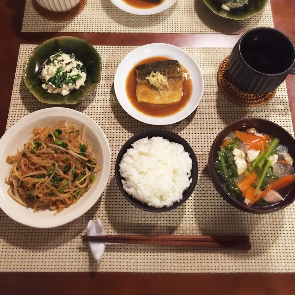 さばの味噌煮
しらたきともやしのピリ辛炒め
ほうれん草の白和え
鶏胸肉の吸物|でんでんむしごはんさん