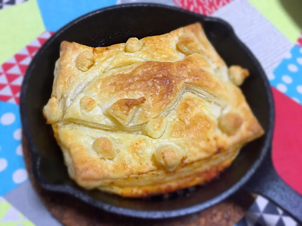 魔女宅風🐟鮭とトマトチーズのパイ包み焼き|ゆいちゃんママさん