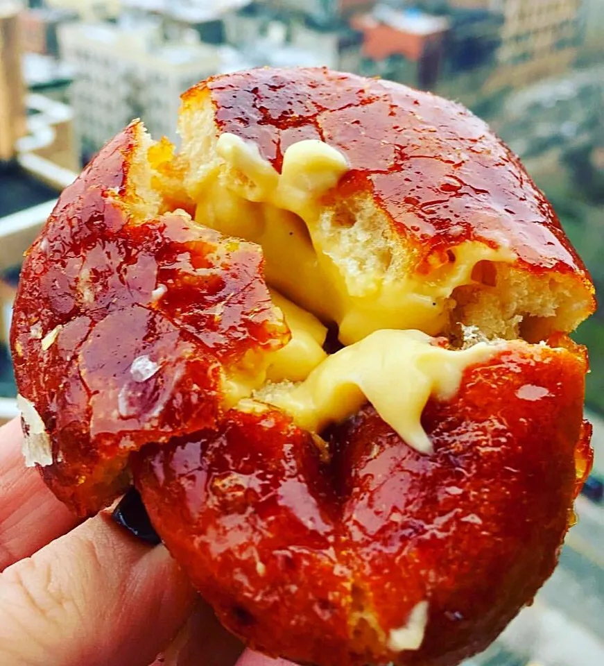 Snapdishの料理写真:Sunday's Creme Brulée doughnut 🍩😋👍🏼|🌺IAnneさん