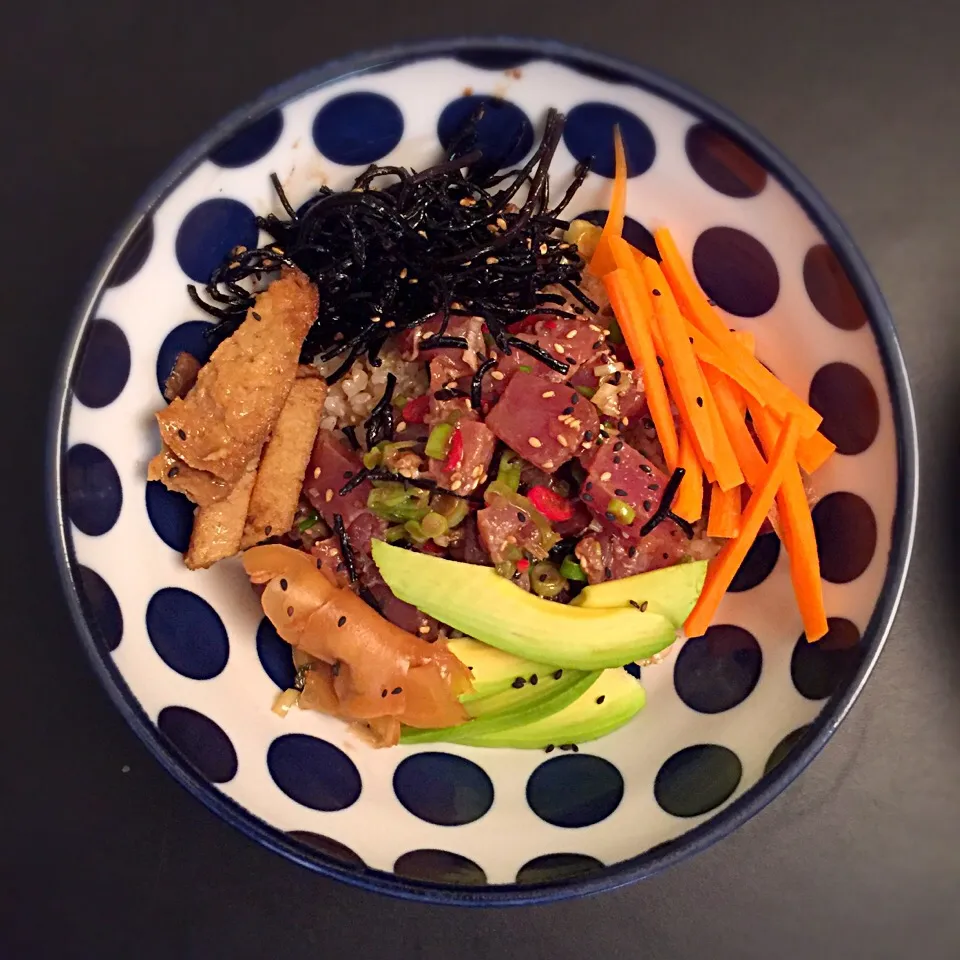 Snapdishの料理写真:Tuna poke bowl with baked seitan, hijiki, avocado and ginger|Liesbeth Maliepaardさん