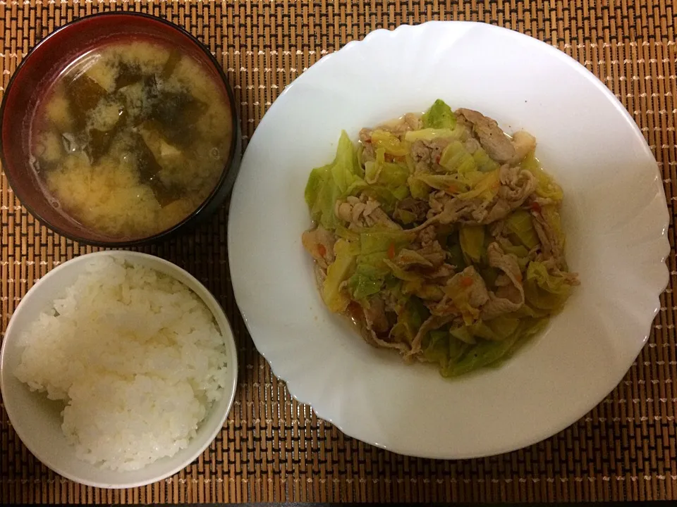 豚肉野菜塩炒め•味噌汁ご飯|ばーさんさん