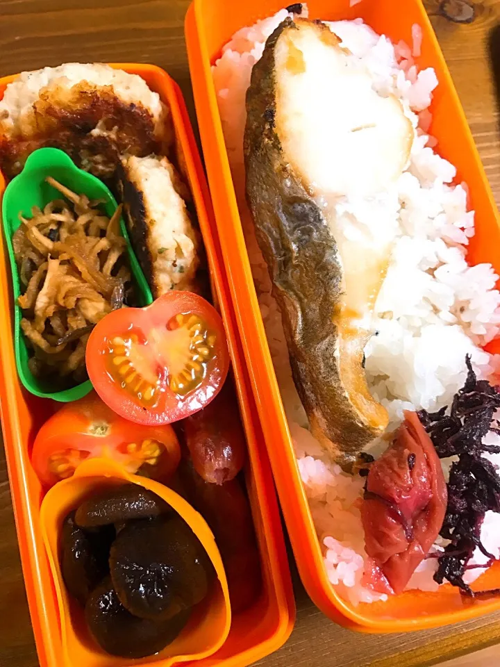 Snapdishの料理写真:今日のお弁当#塩焼きタラ#自家製梅干し #切り干し大根の煮物 #ハナヒメトマト #豆腐ハンバーグ#あらびきウィンナー#椎茸の中華風甘煮|料理家めーらさん