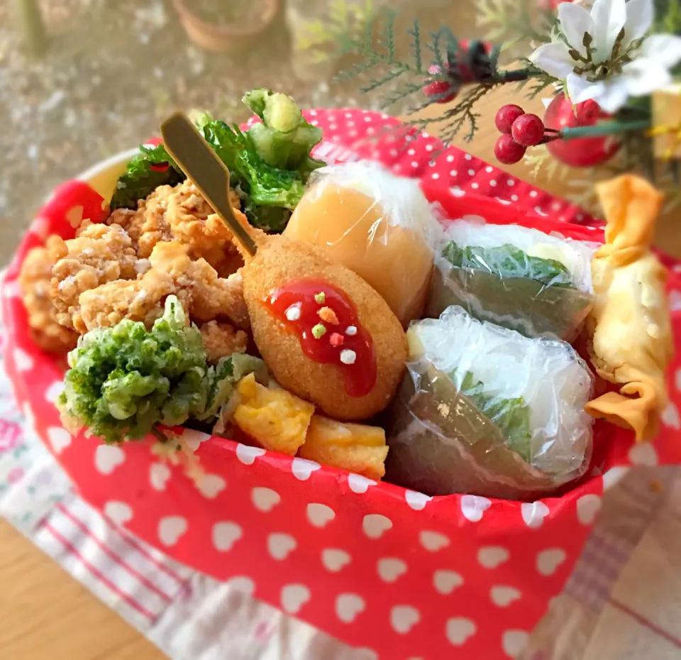 Snapdishの料理写真:娘弁当💕大好きな生ハムおにぎり
に柔らかやみつき唐揚げ|さえちゃんさん