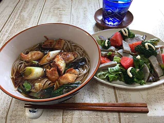 Snapdishの料理写真:今日の男飯(＞人＜;)お昼ごはんバージョン♬
鳥南蛮蕎麦and黒はんぺんサラダ♬|ひーちゃんさん