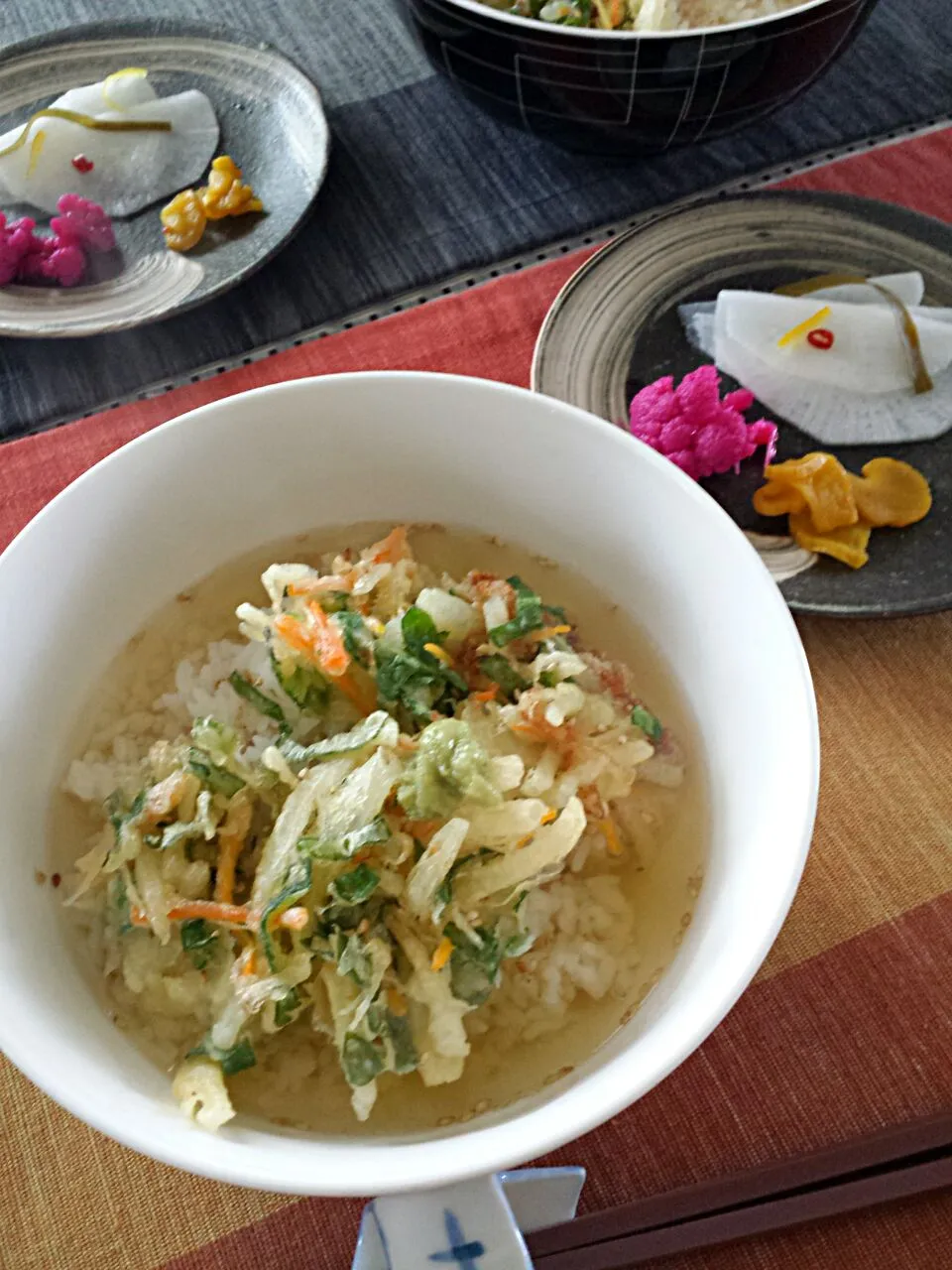 Snapdishの料理写真:miffy・x・さんの海老天茶漬け🍤　野菜ときりいかのかき揚げで😊|おちゃわんさん