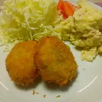 メンチカツ定食😋|お母の大皿さん