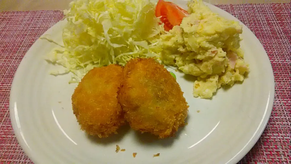 メンチカツ定食😋|お母の大皿さん