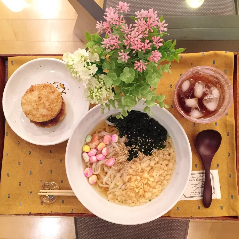 1/23❤︎娘の晩ごはん❤︎
・稲庭うどん
・焼肉ライスバーガー|Makinsさん