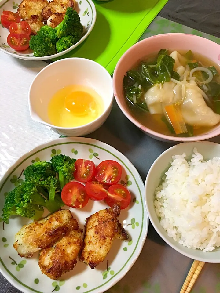 チキンレモンカツステーキと添え野菜、水餃子の野菜スープ、生卵かけご飯(*^ω^*)|ライムさん