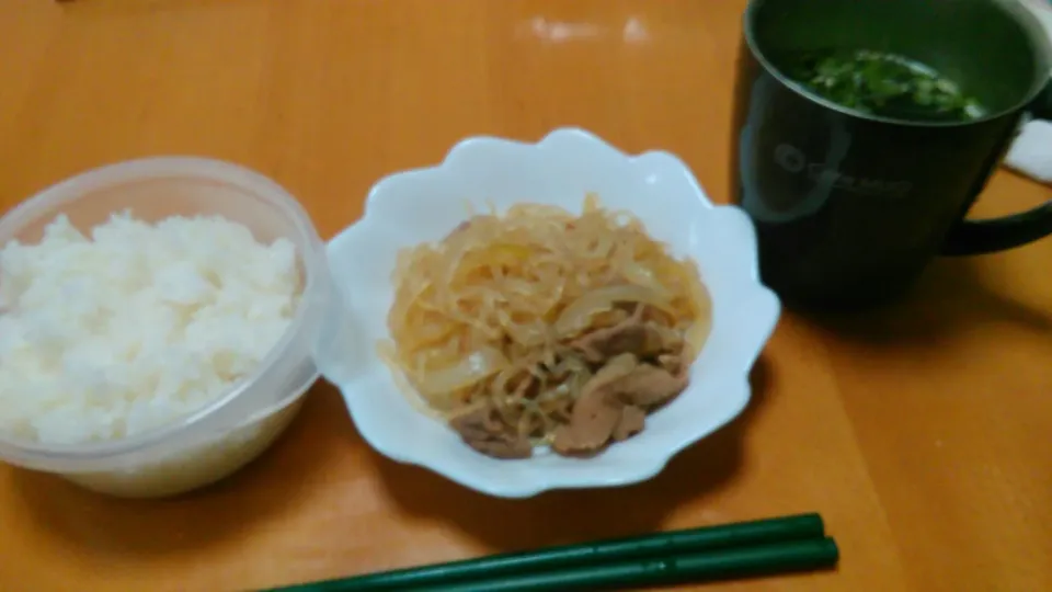 ご飯
豚肉と玉ねぎのすき焼き風
中華スープ(インスタント)|ざきさん