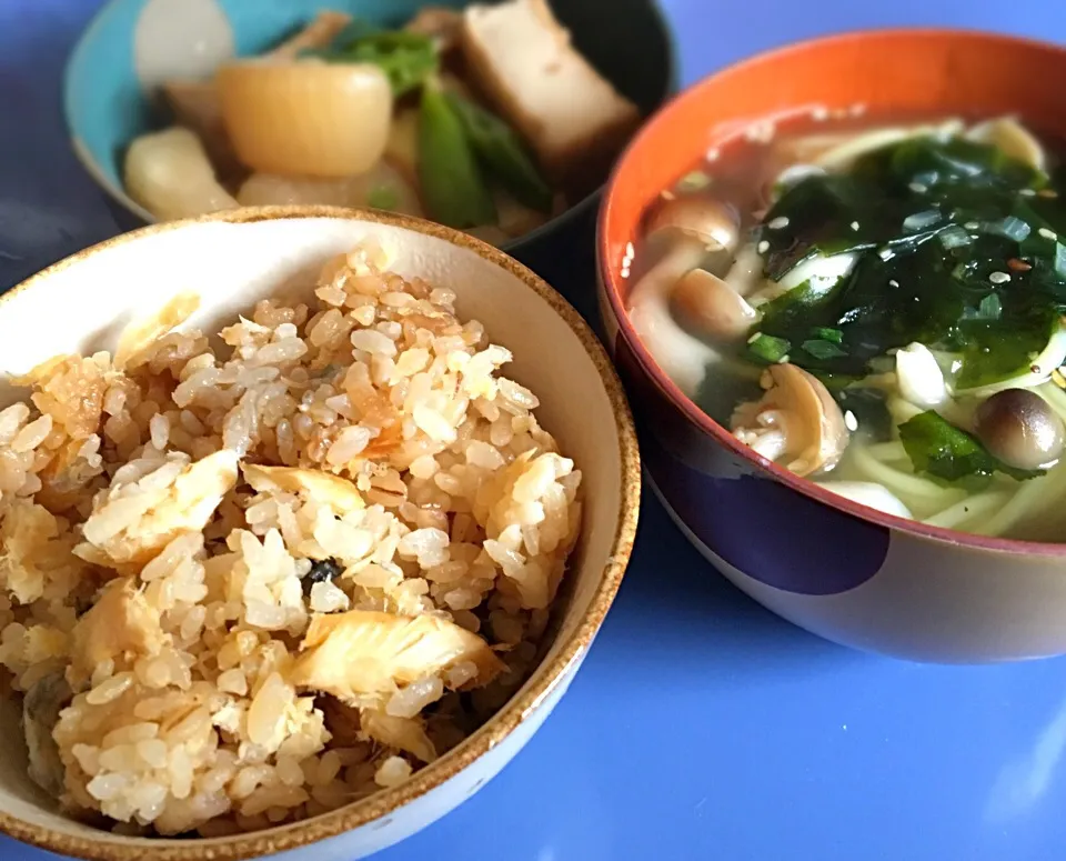 昼ごはん  岩魚飯  ミニワカメシメジラーメン 大根と厚揚げの煮物sp|ぽんたさん