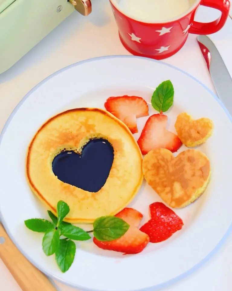 Snapdishの料理写真:バレンタインの朝食に！子供と楽しむシンプルバニラパンケーキ☆ - ふじたかなの"いつも美味しい！もの探し"|ふじたかなさん