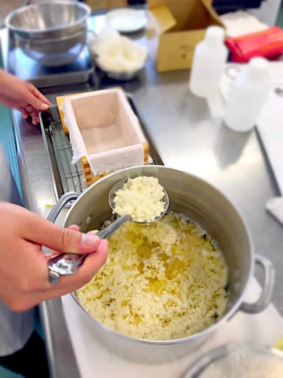 豆腐作り⭐️
食品加工学実習🙋|くりちさん