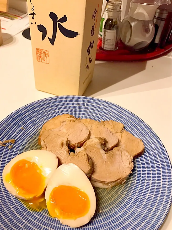 Snapdishの料理写真:手作りチャーシュー
煮卵
日本酒用メニュー|cocoさん