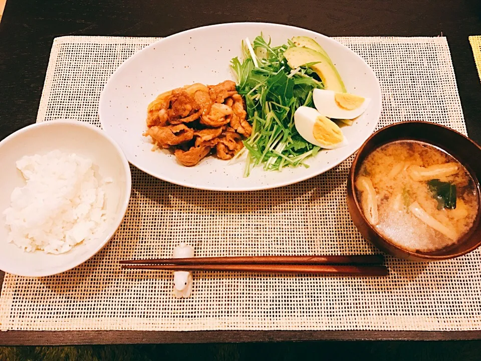 豚の生姜焼き  水菜とアボカドのサラダ  ほうれん草と油揚げのお味噌汁|tomotaさん