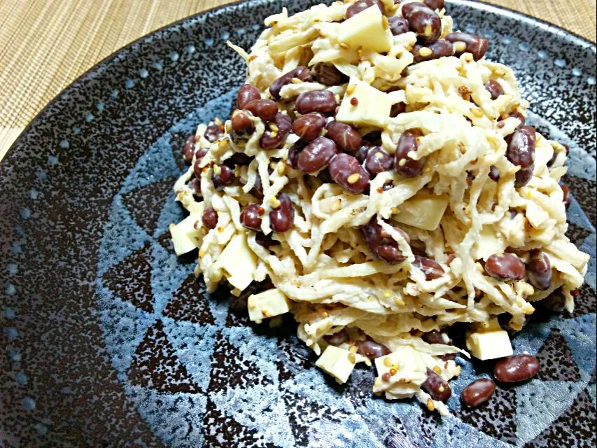 Snapdishの料理写真:蒸し豆と切り干し大根の
　　マヨ粒マスタード和え*
～蒸しあずき＆チーズバージョン～|ことり*さん