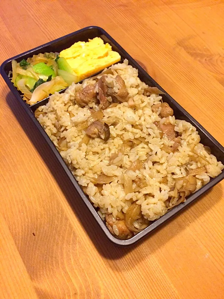 Snapdishの料理写真:鶏ごぼうおこわ弁当🍱|meyou..さん