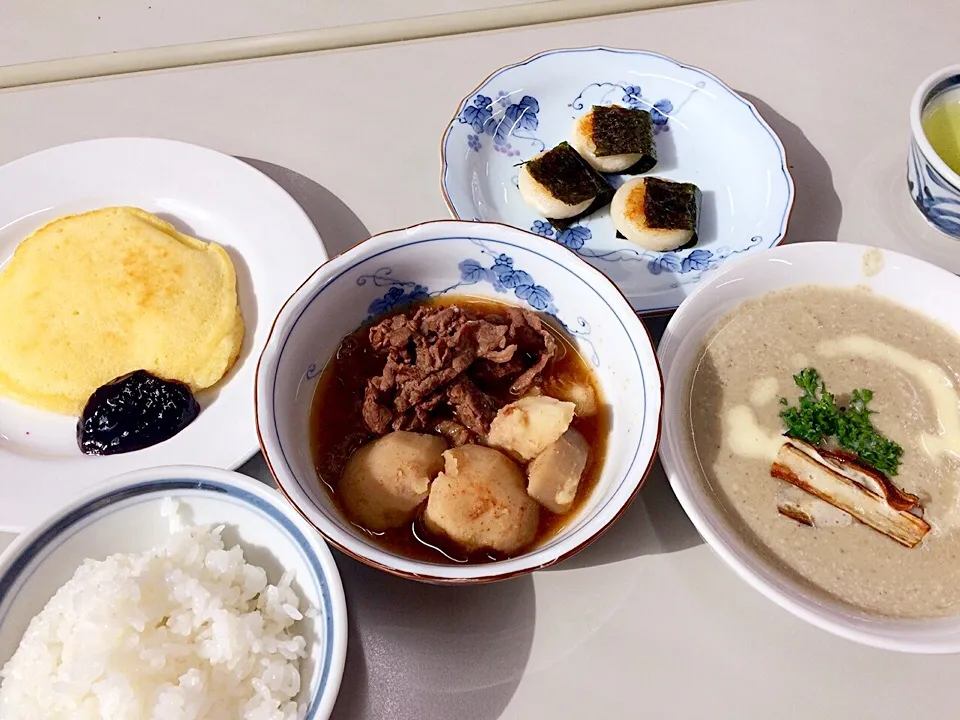 里芋と牛肉の煮物、大根もち、パンケーキ、牛蒡のスープ|えり★さん