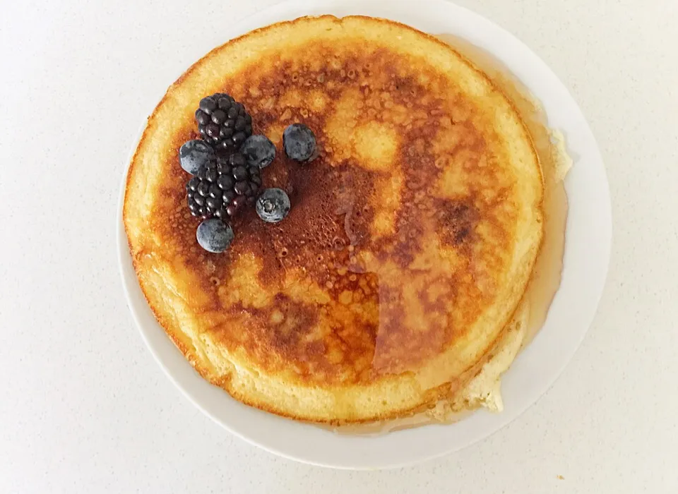 Mixed Berry Pancake#ambycakes #pancakes #blueberry #blackberries  #breakfast #breakfast/brunch #yummy #maplesyrup|Amby Cakesさん