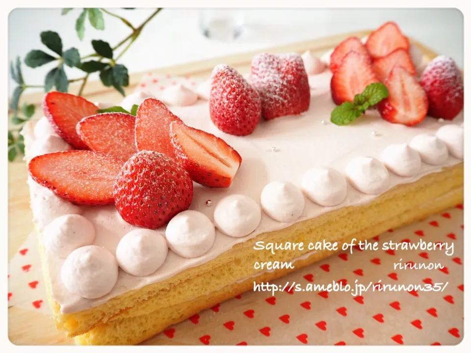 Snapdishの料理写真:いちごクリームのスクエアケーキ🍓|りるのんさん