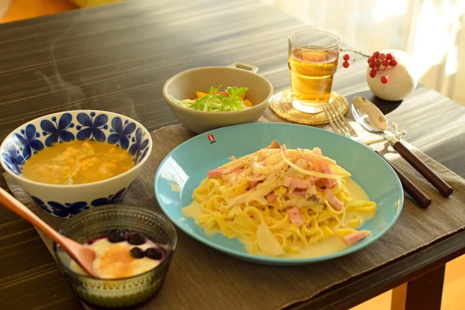 Snapdishの料理写真:休日の朝パスタ#朝ごはん #あさごはん #ワンプレート #パスタ|かれんさん