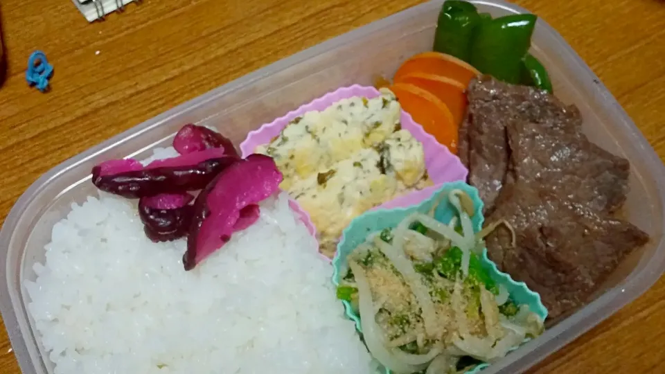 旦那様のお弁当
・焼き肉
・生のりの卵焼き
・ほうれん草ともやしの胡麻和え|あぁちゃんさん