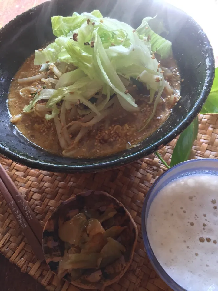 Snapdishの料理写真:胡麻たっぷ〜り熱々生姜担々麺🍺

でブランチ🍜|麦チョコさん