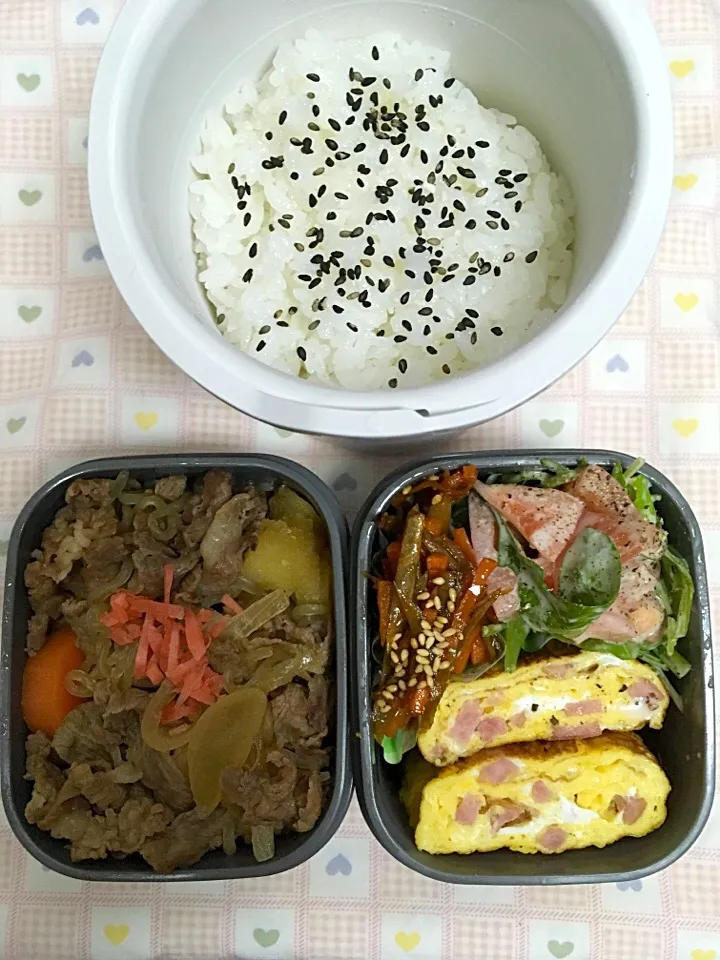 1月25日 息子弁当
肉じゃが
卵焼きウィンナーイン  トマトサラダ
きんぴら|オリーブさん