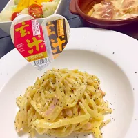 グルテンフリー｢玄米パスタ｣のカルボナーラ🍝
麺は245㎈！カルボソースは豆乳、パルメザンチーズ、卵黄のみでとってもヘルシー✨|Miho Chigiraさん