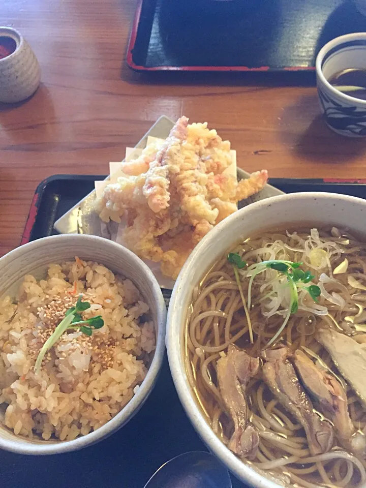 今日は仙台！鳥の肉そばとげそ天うま〜い♡|marieさん