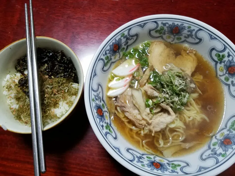 Snapdishの料理写真:市販の高山らーめん #お昼ご飯 #ラーメン|Morito Kamiyaさん