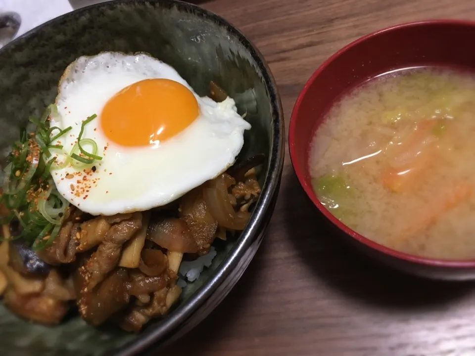 豚肉とナスとエリンギのスタミナ丼&白菜と人参のお味噌汁|♡あき♡さん