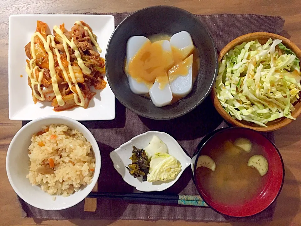 豚キムチマヨネーズ、味噌田楽、ナスの味噌汁、キャベツ|せさん