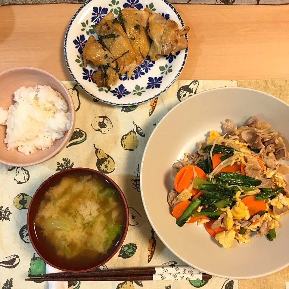 Snapdishの料理写真:野菜のオイスターソース炒め
わさび醤油の鶏肉(作り置き)
レタスの味噌汁|はなおさん