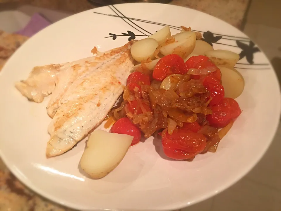 Sea bass with sweet plum tomato sauce|Gusto Agostiさん