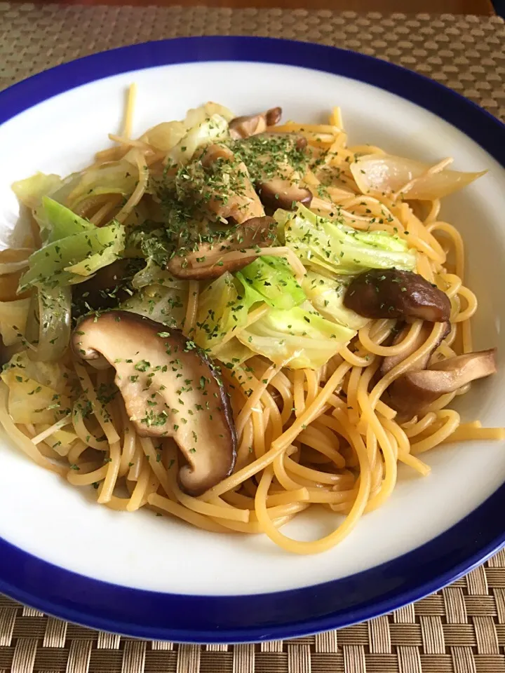 原木椎茸とキャベツとエノキの
カツオだしパスタ|Miekoさん